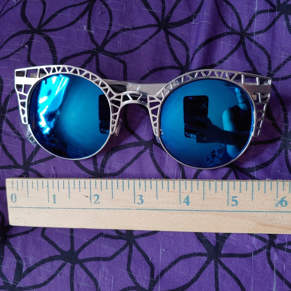 Blue lens oversized sunglasses